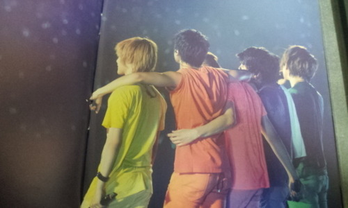 [Photos] Sneak Peak inside SHINee The 1st Concert SHINee World Tumblr_lyo8a8GeUb1qcl8qx