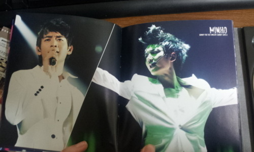 [Photos] Sneak Peak inside SHINee The 1st Concert SHINee World Tumblr_lyo8c1JXoy1qcl8qx