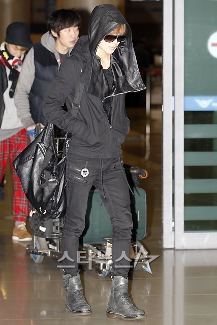 100212 SHINee @ Incheon Airport Llegando a Corea Tumblr_lz7hmikXJ31qcl8qx