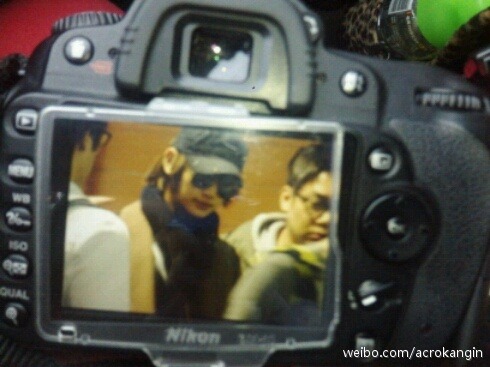  120224 Minho @ Aeropuerto de Pudong Tumblr_lzvudd5VbN1qcl8qx