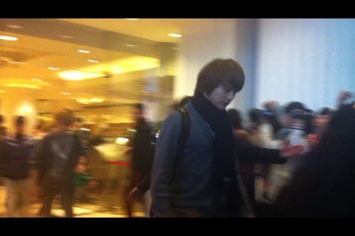 120225 Key y Minho @ dejando el Hotel de Shangai Tumblr_lzxhwpEBFM1qcl8qx