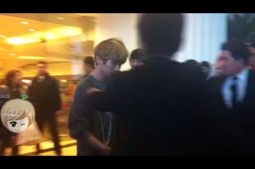 120225 Key y Minho @ dejando el Hotel de Shangai Tumblr_lzxhx561NG1qcl8qx