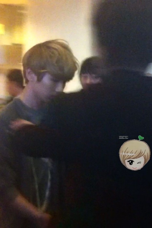 120225 Key y Minho @ dejando el Hotel de Shangai Tumblr_lzxhxhAb8l1qcl8qx