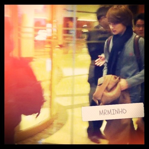 120225 Key y Minho @ dejando el Hotel de Shangai Tumblr_lzxi1cAE2P1qcl8qx