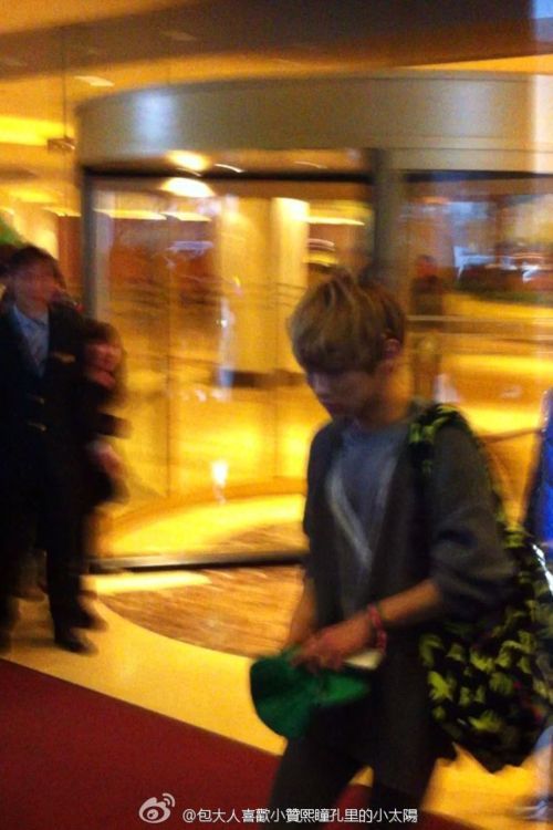 120225 Key y Minho @ dejando el Hotel de Shangai Tumblr_lzxi2nkP9u1qcl8qx