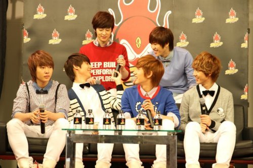 Boyfriend @ SEED 97.5 FM Tumblr_m0zdm8Sfnw1qk5nib