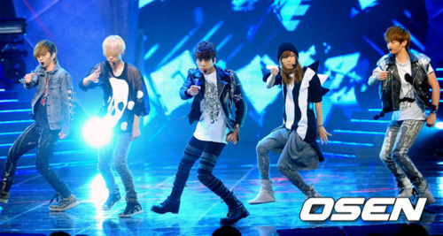 120322 SHINee @ Mnet Countdown  Tumblr_m1a90wWaEl1qcl8qx