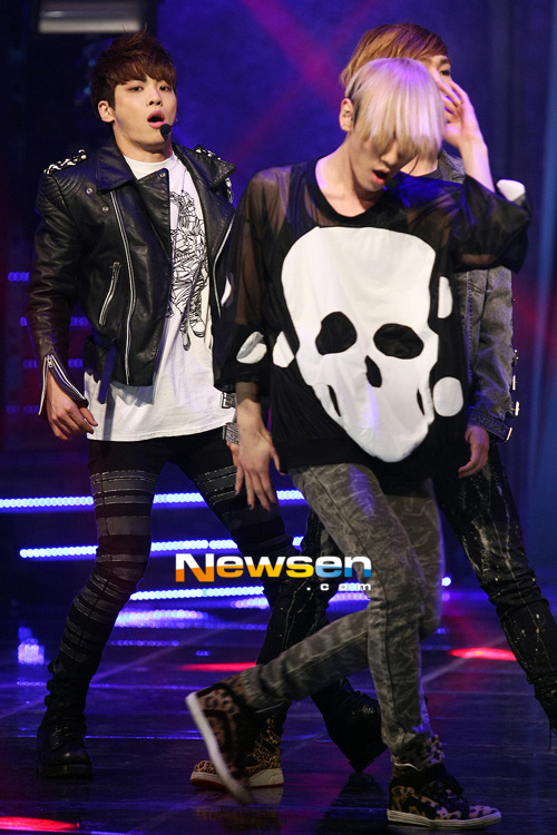 120322 SHINee @ Mnet Countdown  Tumblr_m1aa3sEY6B1qcl8qx