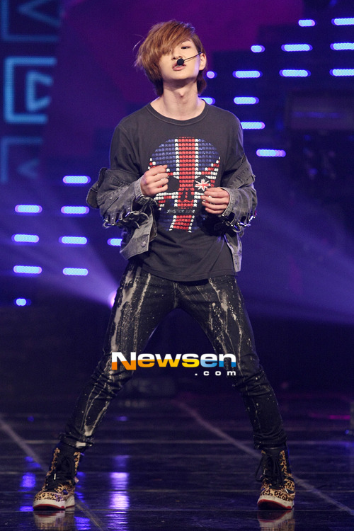 120322 SHINee @ Mnet Countdown  Tumblr_m1aa6xZRNR1qcl8qx