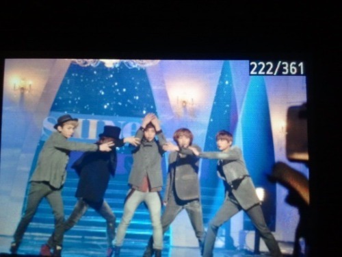 120323 SHINee @ grabacion de Music Bank Tumblr_m1bqq83fRE1qcl8qx