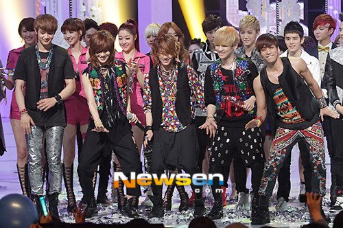 SHINee @ 1st win at M!Countdown Stage  Tumblr_m1nb96dijv1r42vy8