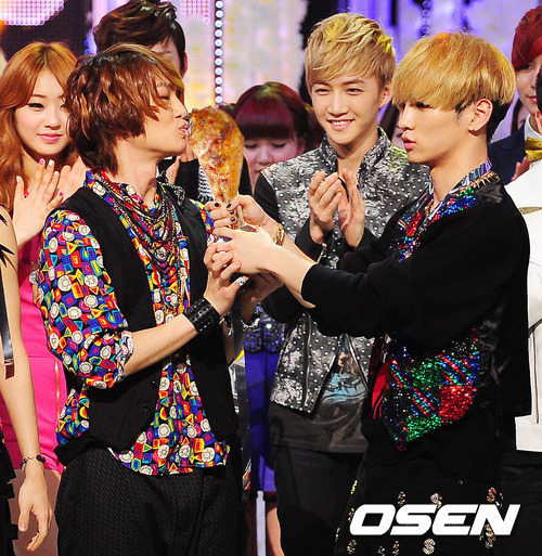 SHINee @ 1st win at M!Countdown Stage  Tumblr_m1nc66RFou1r42vy8