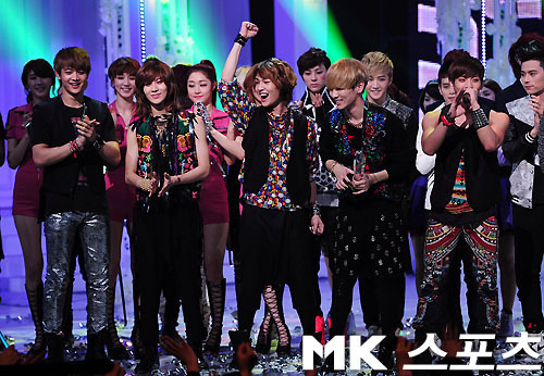 SHINee @ 1st win at M!Countdown Stage  Tumblr_m1nc98liTG1qfp3c6