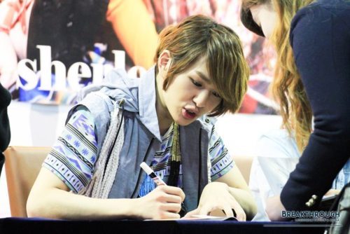  120408 Onew@ Evan Record Coex Mall Fan Sign Event  Tumblr_m291boFQ1R1qcl8qx