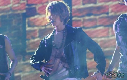 120407 Onew @ Bangkok Korean Music Wave  Tumblr_m291mlVZwG1qcl8qx