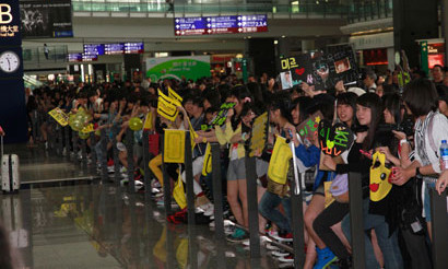 110412 SHINee, MBLAQ & FT Island en HK - Fans ocasionan caos Tumblr_m2b3mfPF5f1r42vy8