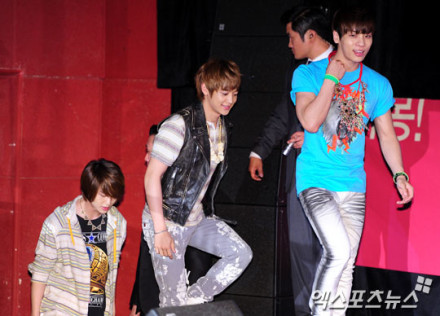 [01-05-12][Pics]SHINee tại SMTOWN ‘I AM’ Movie Showcase 120430 Tumblr_m3aiyt2gkp1qcl8qx