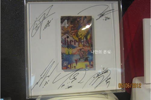 050612 Tienda oficial de SM Entertainment en Taiwan_SHINee Tumblr_m5e6uxa1Sq1qe7ekb