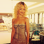 Rihanna Tumblr_m5zmnrUNEY1rrvelt