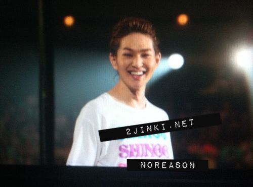 120701 Onew @ Japan Arena Tour Hiroshima (día 2) Tumblr_m6hcov4MYM1qcl8qx