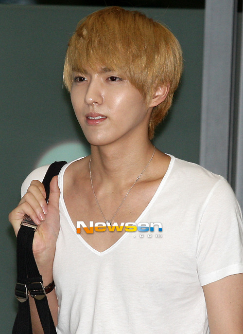 [NEWS] [12.07.08] EXO-M's Kris,  Lay, and Luhan"Dazzling Appearance" Tumblr_m6uazux0aY1qbg2he