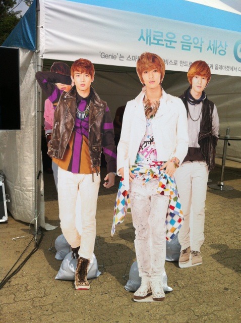 [IMG/190712] Official Goods SHINee World II en Seúl Tumblr_m7i0hiIPks1qd0fz8