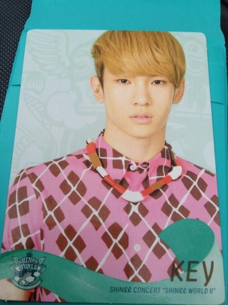 [IMG/190712] Official Goods SHINee World II en Seúl Tumblr_m7i0v838xF1qd0fz8