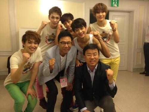 [ACTU/220712] SHINee con Lee Soo Man Tumblr_m7kcpstneb1qcl8qx