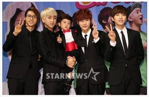 [120724] Baro veut inviter Seung Ho des MBLAQ dans "Hello Baby" saison 6  Tumblr_m7si13kkKV1qihfgk