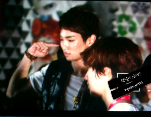 120813 Key @ SM.A.RT Exhibition Tumblr_m8ouchMPaS1qcl8qx