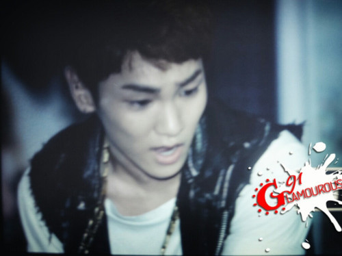 120813 Key @ SM.A.RT Exhibition Tumblr_m8oudc7PrI1qcl8qx