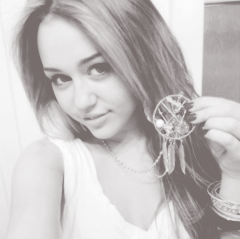 Miley Cyrus Tumblr_maz525rzsC1r0yson