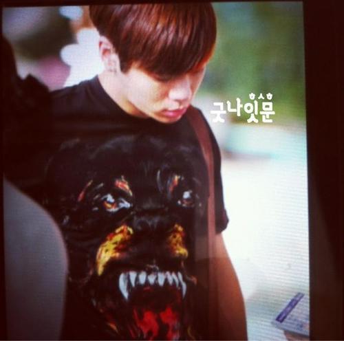 [IMG/081012] SHINee @ Gimpo Airport Tumblr_mbjx1zdUUe1qd0fz8