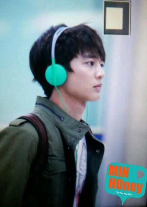 121009 SHINee @ Gimpo Airport  Tumblr_mbmrdhBAf11qcl8qx