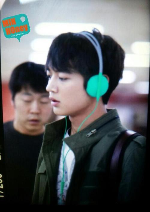 [IMG/091012] SHINee arrival back @ Gimpo Airport  Tumblr_mbmrdwZDJl1qcl8qx