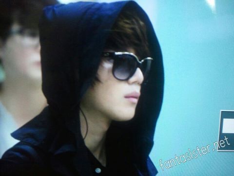 121009 SHINee @ Gimpo Airport  Tumblr_mbmrhaXM3H1qcl8qx