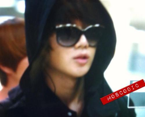 121009 SHINee @ Gimpo Airport  Tumblr_mbmrkqfxD81qcl8qx