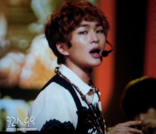 121011 Onew @ ABU Radio Song Festival Tumblr_mbqe2pdpRe1qcl8qx