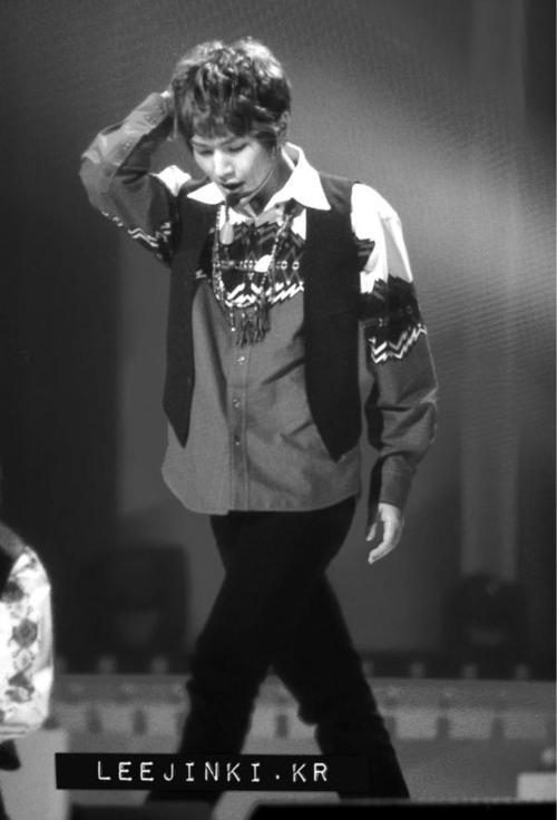 121011 Onew @ ABU Radio Song Festival Tumblr_mbqe9gd2VV1qcl8qx