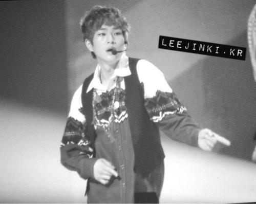 121011 Onew @ ABU Radio Song Festival Tumblr_mbqea3gzCR1qcl8qx