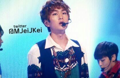 121011 Onew @ ABU Radio Song Festival Tumblr_mbqec9kz0l1qcl8qx