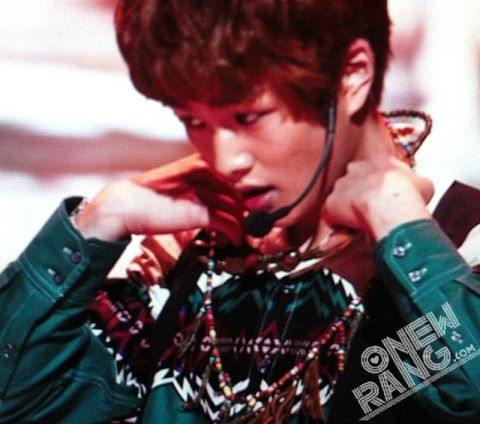 121011 Onew @ ABU Radio Song Festival Tumblr_mbqfo4rAx71qcl8qx