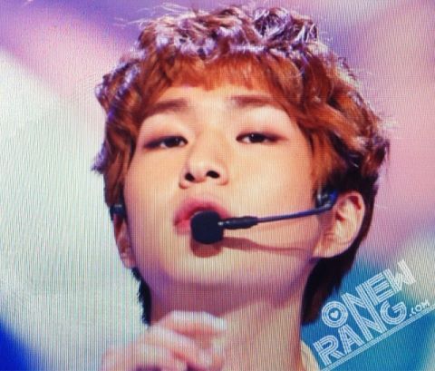 121011 Onew @ ABU Radio Song Festival Tumblr_mbqfoohuOD1qcl8qx