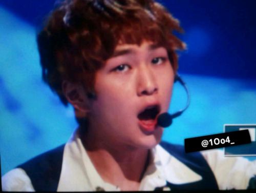 121011 Onew @ ABU Radio Song Festival Tumblr_mbqgn8N1Dy1qcl8qx