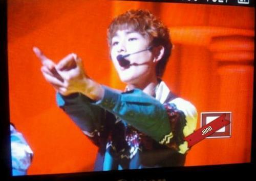 121011 Onew @ ABU Radio Song Festival Tumblr_mbqgpmkB7W1qcl8qx