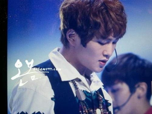 121011 Onew @ ABU Radio Song Festival Tumblr_mbqgqxkMay1qcl8qx