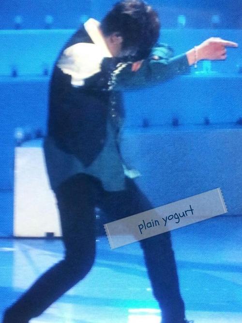 121011 Onew @ ABU Radio Song Festival Tumblr_mbqgsfVzMH1qcl8qx