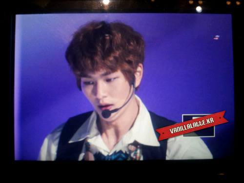 121011 Onew @ ABU Radio Song Festival Tumblr_mbqgweJk3d1qcl8qx