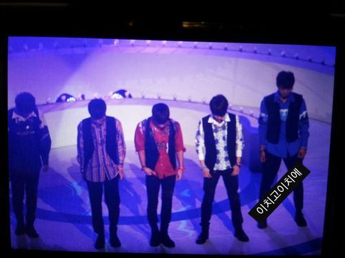 121011 SHINee @ ABU Radio Song Festival Tumblr_mbqgymsspy1qcl8qx