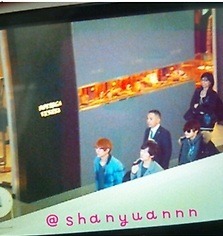 [IMG/031112] SHINee de vuelta a Corea desde Osaka (Preview) Tumblr_mcw8caz5Me1qcl8qx